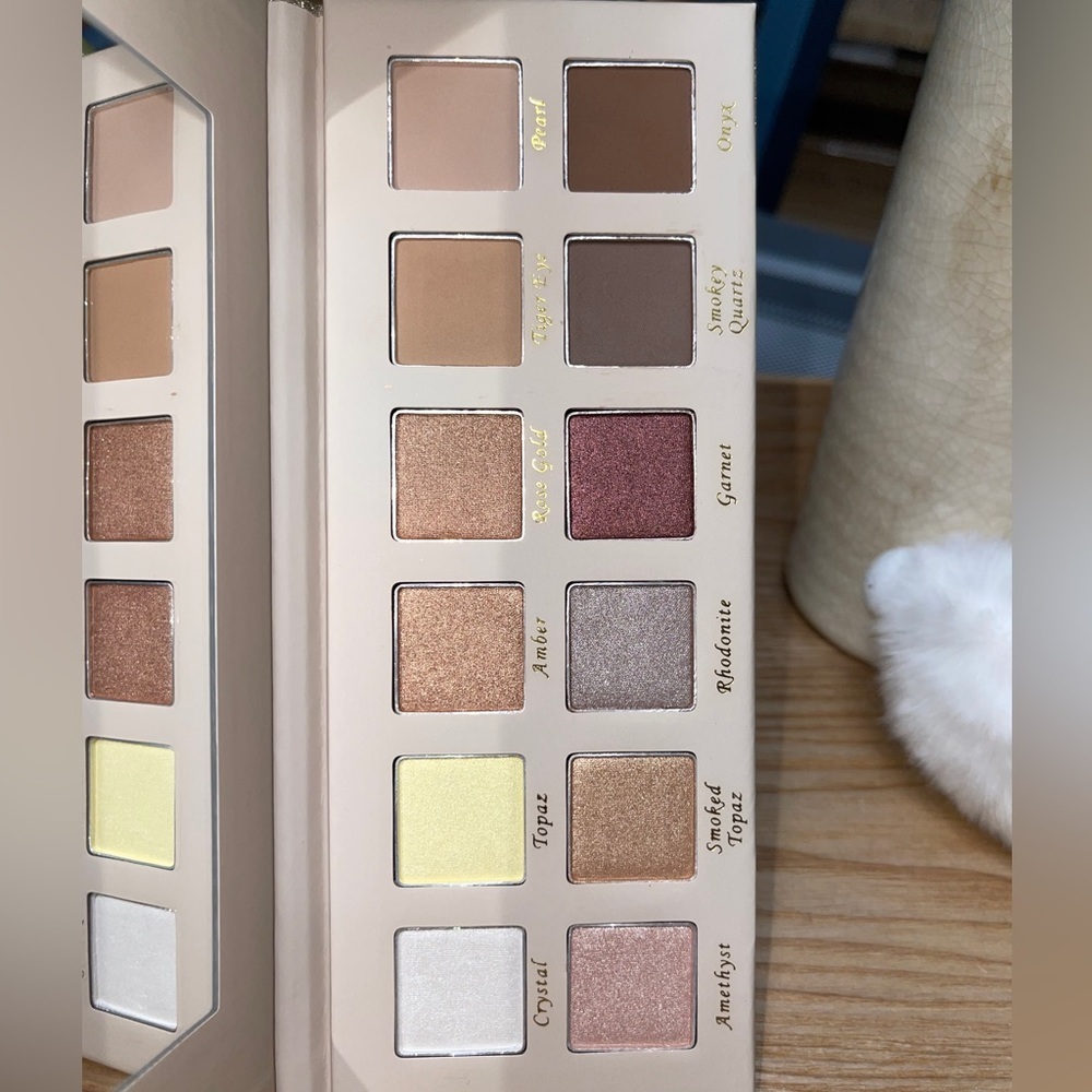 MELLOW Cosmetics Treasure Chest Eyeshadow Palette - Picture 7 of 9